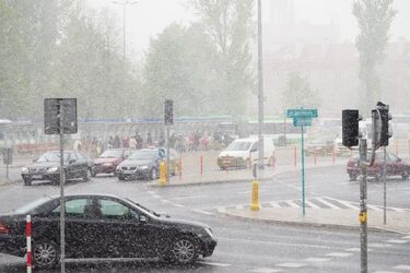 Synoptycy ostrzegają: będą burze z gradem i śnieg