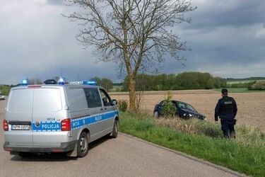 Wypadek na trasie Białystok - Zawyki. Dwie osoby w szpitalu