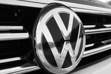 Zaginął młody mężczyzna. Widziano go w czerwonym volkswagenie