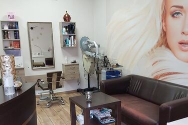 "Bardzo odczułam zamknięcie salonu". Fryzjerka wraca po przerwie