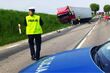 Czołowe zderzenie z ciężarówką na krajowej "61". Kierowca osobówki nie żyje