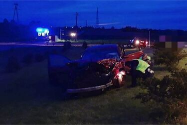 Kolejny wypadek i kolejna ofiara śmiertelna. Auto po zderzeniu dachowało