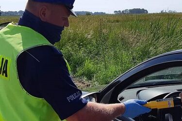 Pijany wiózł dzieci. Zapomniał też zabrać prawo jazdy