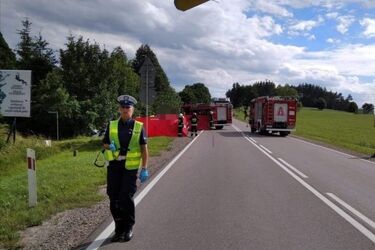 Tragiczny wypadek na "19". Nie żyje motocyklista zabrany śmigłowcem do szpitala 