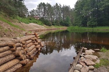 Zakończono budowę umocnienia skarpy lewego brzegu Czarnej Hańczy