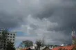 Ciemne chmury zwiastunem deszczu. Burze przejdą nad Podlasiem