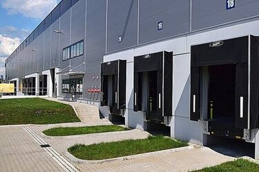 13 km półek z książkami. Internetowa księgarnia się rozwija