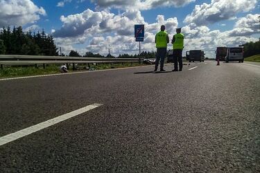 S8. Wypadek między Choroszczą a Łyskami. Kierowca motocykla trafił do szpitala