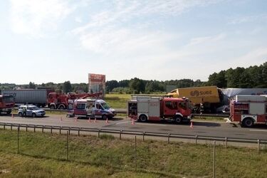 Śmiertelny wypadek na wjeździe do Białegostoku. Zderzyły się 3 ciężarówki