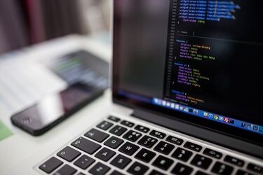 Dostaną komputery i oprogramowanie. Dzieci z pieczy zastępczej