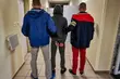 Rozbój na osiedlu Piaski. 3 osoby napadły na mężczyznę w jego własnym mieszkaniu 