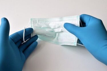 Jak bezpiecznie żyć w czasie pandemii COVID-19? NFZ podpowiada