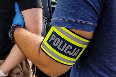 Wpadł zuchwały złodziej biżuterii. Kradł łańcuszki