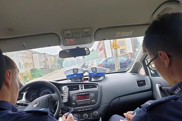 12-latek wiózł nietrzeźwego sąsiada. Na widok radiowozu zamienili się miejscami