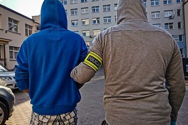 19-latek zatrzymany m.in. za kradzież samochodu. Grozi mu do 8 lat więzienia