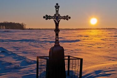 Przydrożne krzyże, kapliczki i zdobione drzwi. Podlaskie bogactwo w skansenie