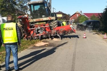 Zderzenie z kombajnem do kukurydzy. Śmigłowiec transportował rannego do szpitala