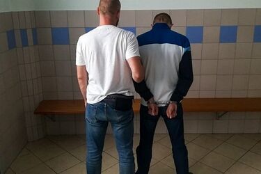 Zerwał łańcuszki z szyi. Usłyszał 6 zarzutów