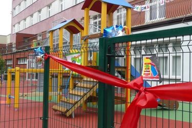 Oaza w czasie epidemii. Mali pacjenci dostali nowy plac zabaw