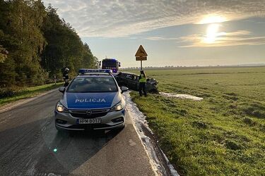 Z nieznanych przyczyn zjechał na przeciwnym pas ruchu. Doszło do zderzenia