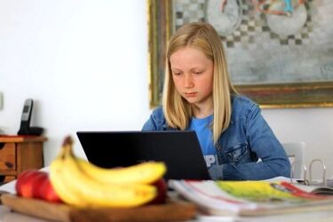 W tych szkołach i przedszkolach panuje koronawirus. Tu trzeba uczyć się zdalnie [LISTA]