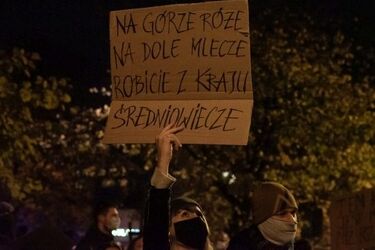 Protest Kobiet. Dziś przed teatrem