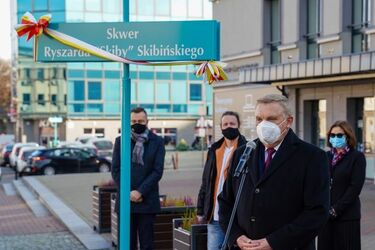 Skwer przy Forum. Jego patronem został Ryszard "Skiba" Skibiński