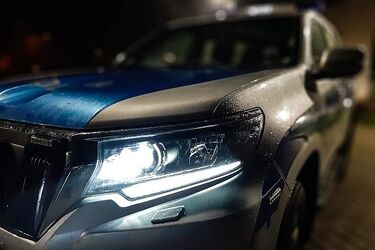 Nie dostosował prędkości do warunków i wypadł z drogi