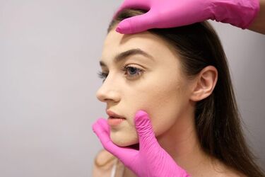 Czym jest facemodeling? Jak na gabinety masażu wpłynęła pandemia? #BiznesWKoronie