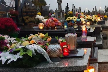 Zasiłek pogrzebowy nie tylko dla rodziny. Jak go otrzymać?