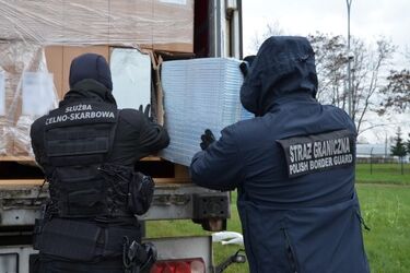 Szukali nielegalnych migrantów, a odkryli gigantyczną kontrabandę [WIDEO]