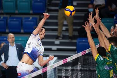 Hala Suwałki Arena zdobyta. Przez Jurajskich Rycerzy