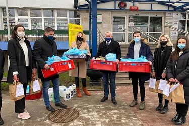 Świąteczna paczka dla medyków. Przekazano upominki do Szpitala Wojewódzkiego