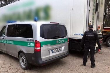 Krzyki z naczepy. W cieżarówce ukrywał się imigrant z Afganistanu