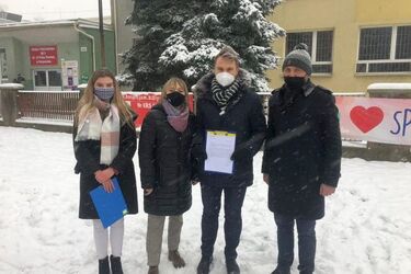 Chce, aby szczepić nauczycieli razem z grupą 0. Napisał do ministrów