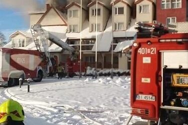 Pożar hotelu Amber Bay w Augustowie. Gasiło go ponad 100 strażaków