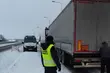 Kierowca przewoził niebezpieczną substancję. Bez ważnych gaśnic