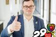 Dla WOŚP pomaluje mieszkanie, rozwiezie paczki. Poseł Krajewski żadnej pracy się nie boi