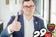 Dla WOŚP pomaluje mieszkanie, rozwiezie paczki. Poseł Krajewski żadnej pracy się nie boi