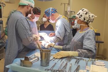 Nietypowa operacja w USK. Ciężarna kobieta miała ogromnego guza