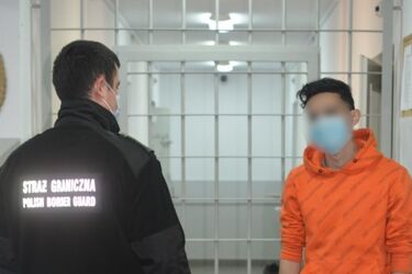 Nielegalni migranci w naczepie ciężarówki