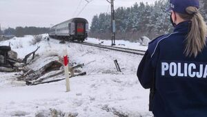 Wypadek na przejeździe kolejowym. Zniszczenia są większe niż sądzono
