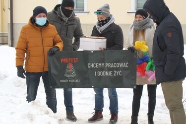 "Chcemy pracować i godnie żyć". Protest branży weselnej w Białymstoku [ZDJĘCIA]