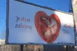 Płód w sercu z napisem 