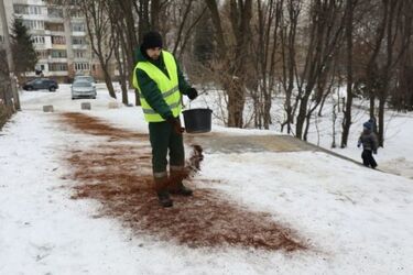 Fusy z kawy zamiast soli na chodnikach wielu miast. Co na to Białystok?