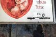 Lewica niszy, prawica naprawia? Zamazano napisy na billboardach akcji anty-aborcyjnej