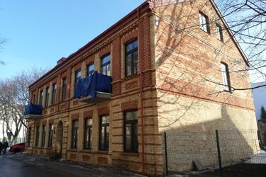 Wykwaterowano jej lokatorów, bo się sypała. Teraz kamienica błyszczy [ZDJĘCIA]