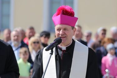 Zmiana arcybiskupa. Tadeusz Wojda pożegna się z Białymstokiem