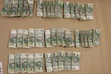 Chciała przekazać 400 tys. zł oszustom. Zatrzymano kolejnego podejrzanego