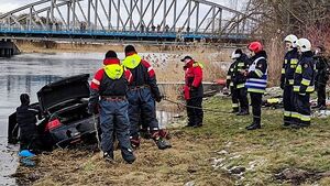 35-latek wjechał hondą do Narwi. Po 2 dniach poszukiwań odnaleziono auto [ZDJĘCIA, WIDEO]